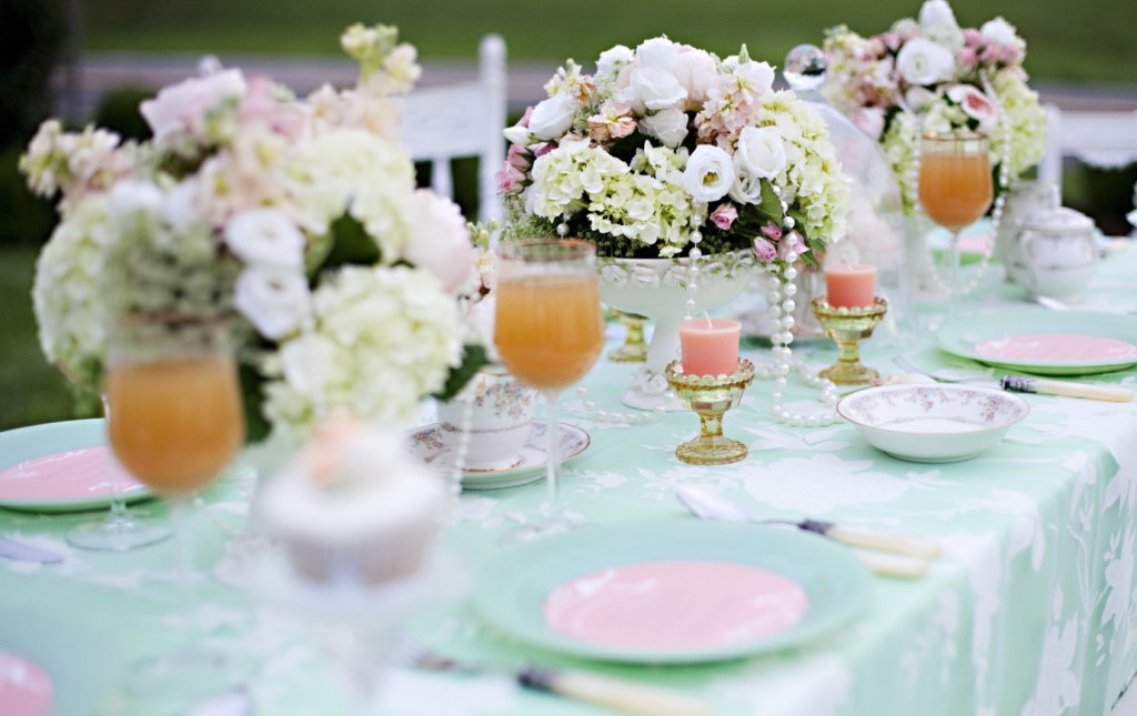 beautiful-serving-wedding-table-02